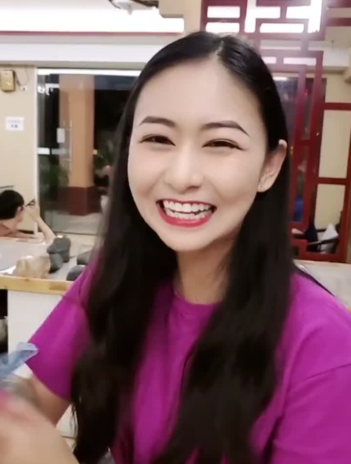 戴乌鸡没别的,就显白,就高端!思懿翡翠老板娘手镯懿姐