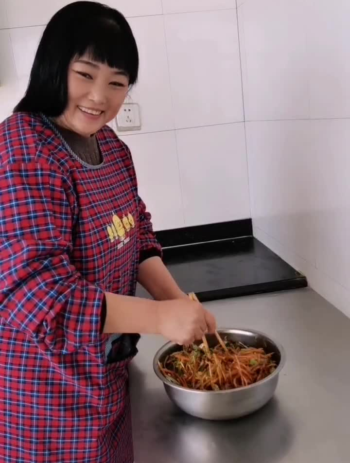 芥菜疙瘩咸菜这样做,比肉都香