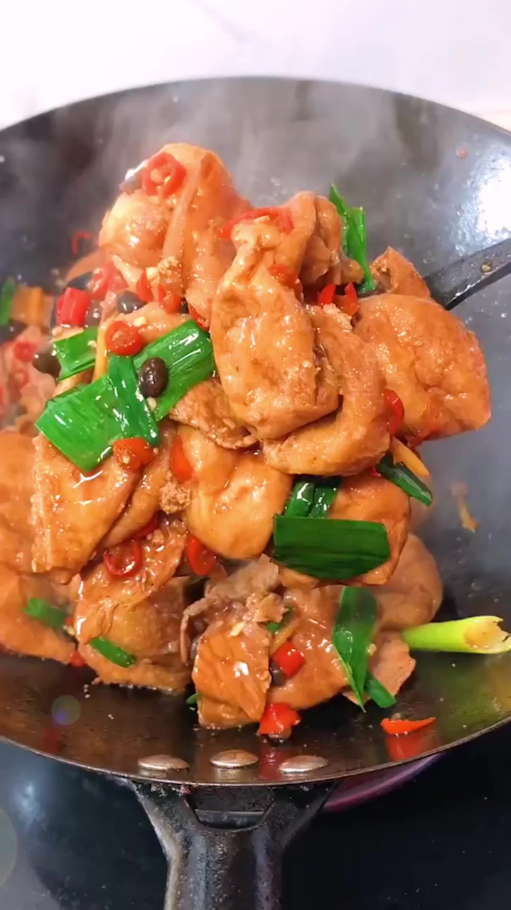 这道菜一定要安排起来,下饭菜谁能拒绝这道油豆腐炒肉