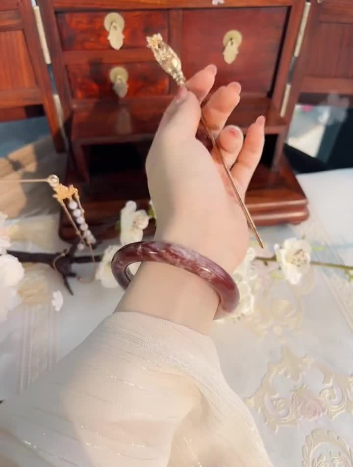 红昭愿系列鸡血玉手镯鸡血玉