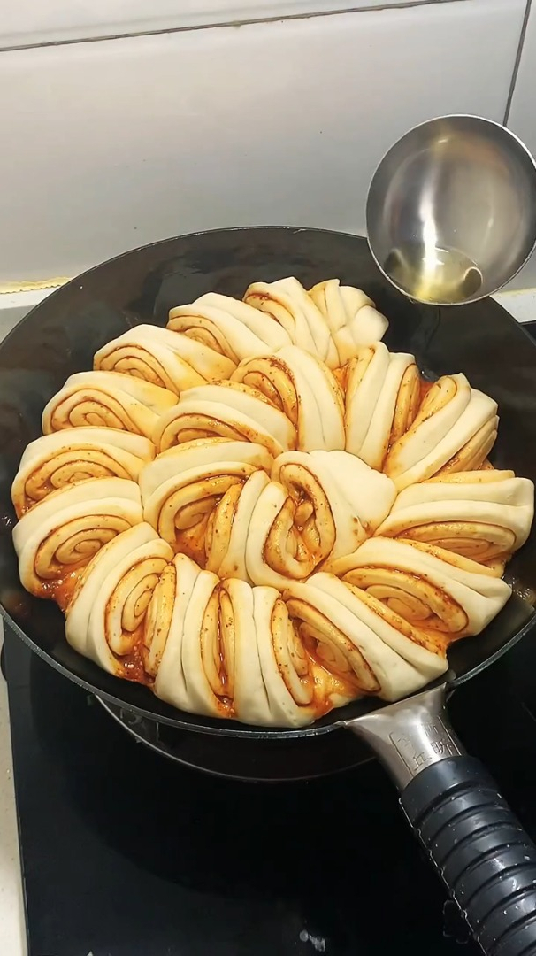 这才是真正的老面花卷,出锅一看,这手艺会的不多了!