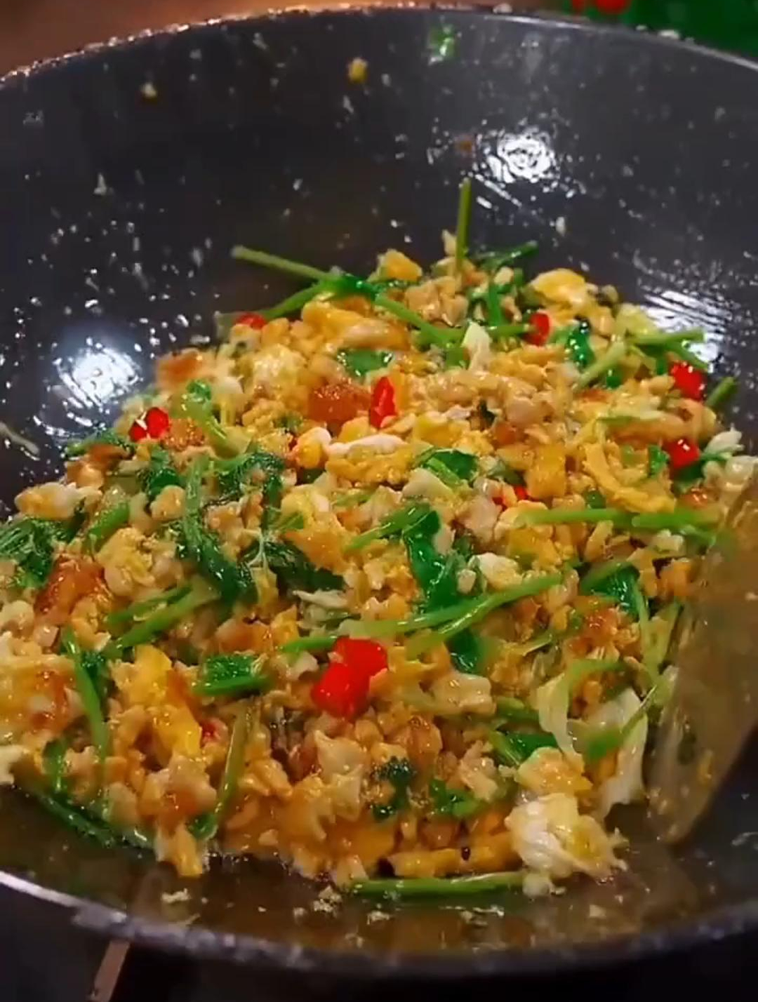 来点香菜给生活增加点味道,香菜得到这种吃法见过吗?暴炒鸡蛋