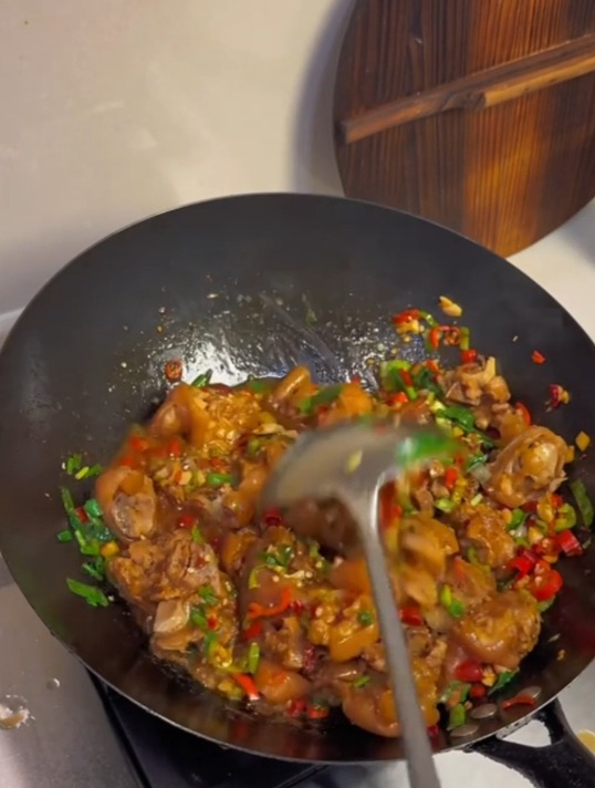 好吃美味的辣炒猪蹄