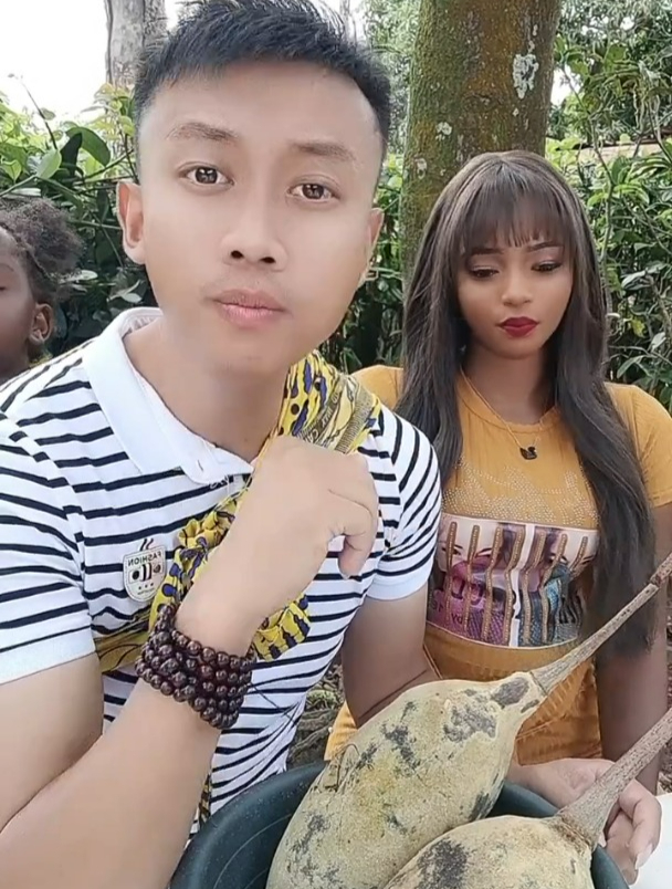 非洲猴面包树,不仅果实可以吃,树身还能住人,简直太神奇了!