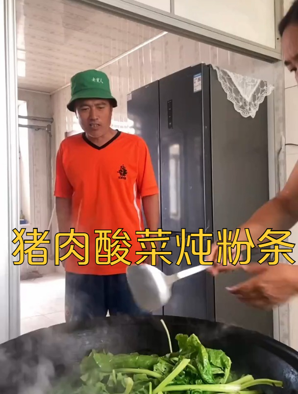 家人们吃没吃过晒干甜菜叶子!冬天打一下水焯,蘸酱吃可好吃了!