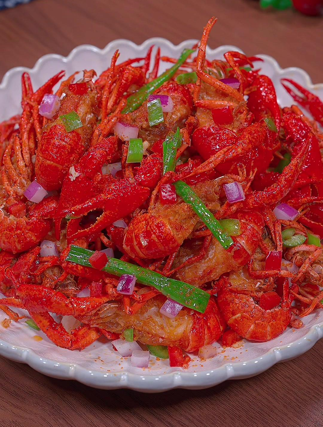 小龙虾不要总是麻辣蒜蓉了,试试这个椒盐小龙虾