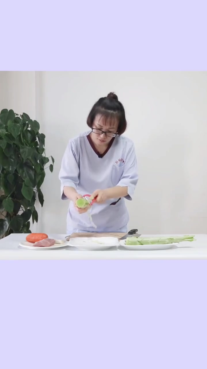 月子餐之一莴苣炒肉丝