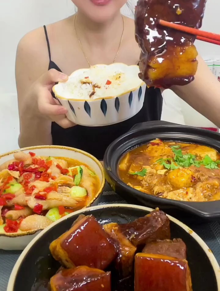 家常菜,红烧肉,炖豆腐,脱骨鸡爪,好吃又下饭,超有食欲