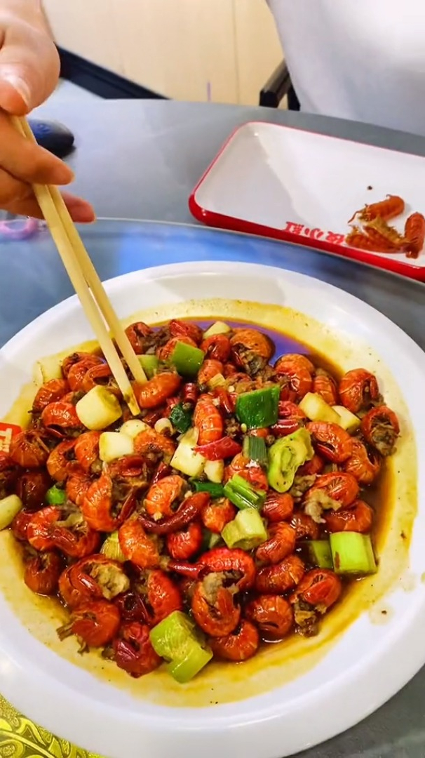 美食推荐 夜小红炒虾尾享受8天乐还有大黄蜂哦,约起来