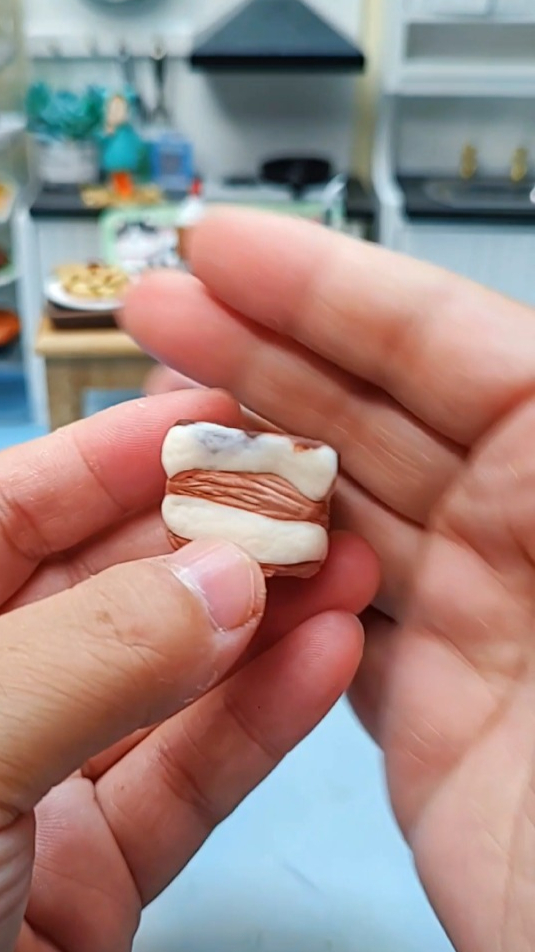 掌握好黏土的配色方法,竟然真能做出五花肉的质感