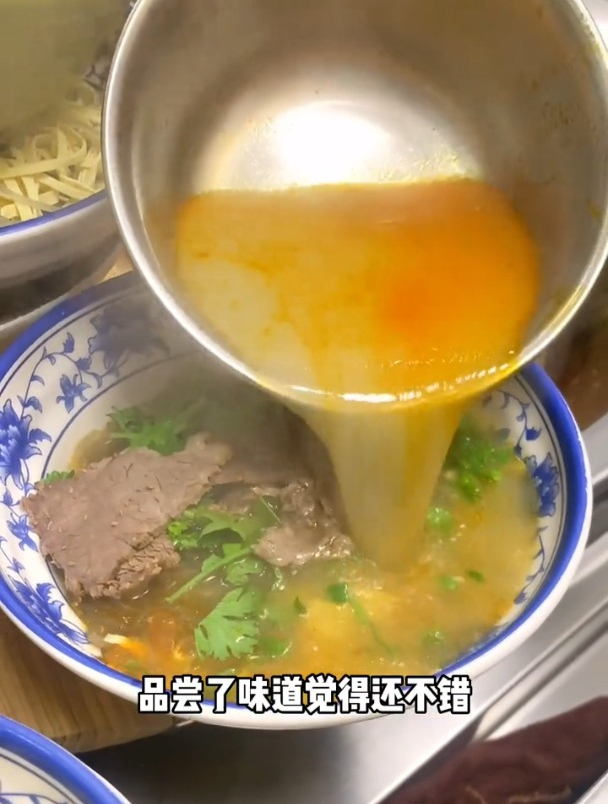 蚌埠老弟学习牛肉汤后真实感受,一家五六十平小店改变全家命运!