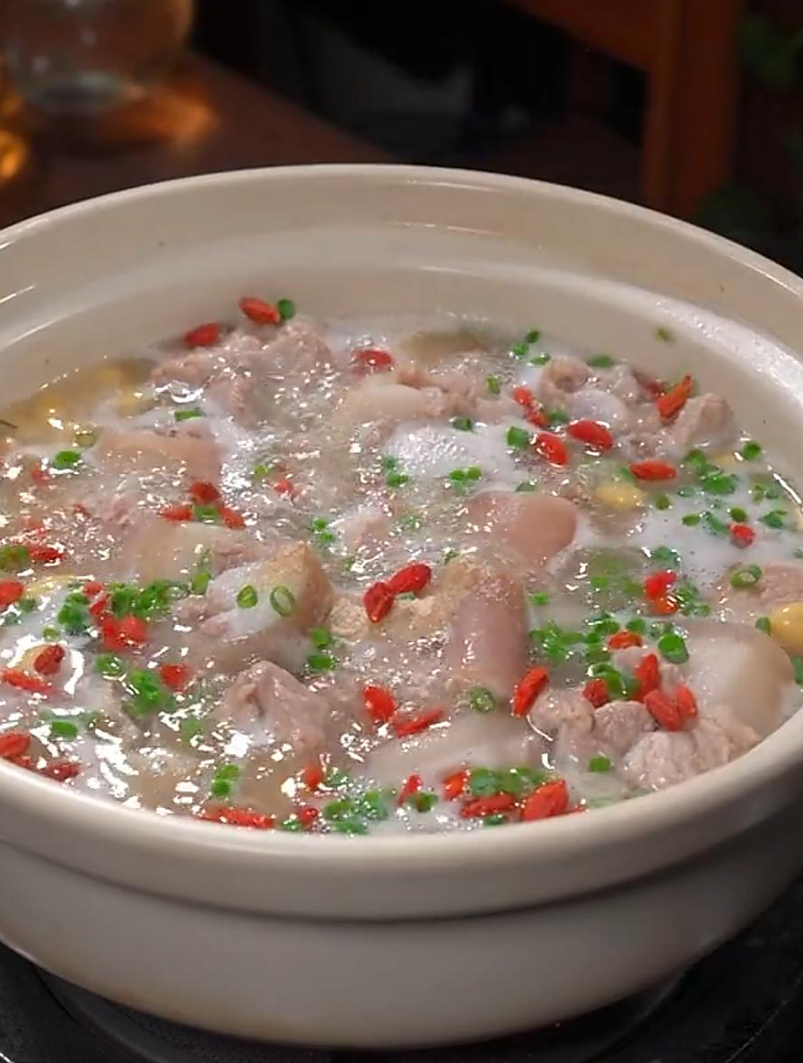 这样炖的猪尾汤汤汁奶白浓郁