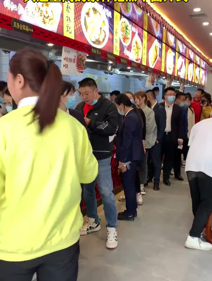 在武汉天天排队的蔡林记热干面石家庄也有了