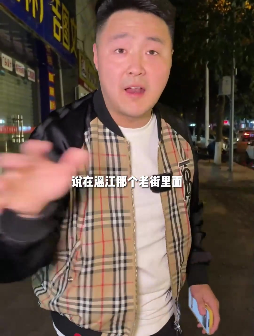 10元一份的纯鲜鸭肠火锅 菜品非常新鲜 香菜牛肉特别霸道
