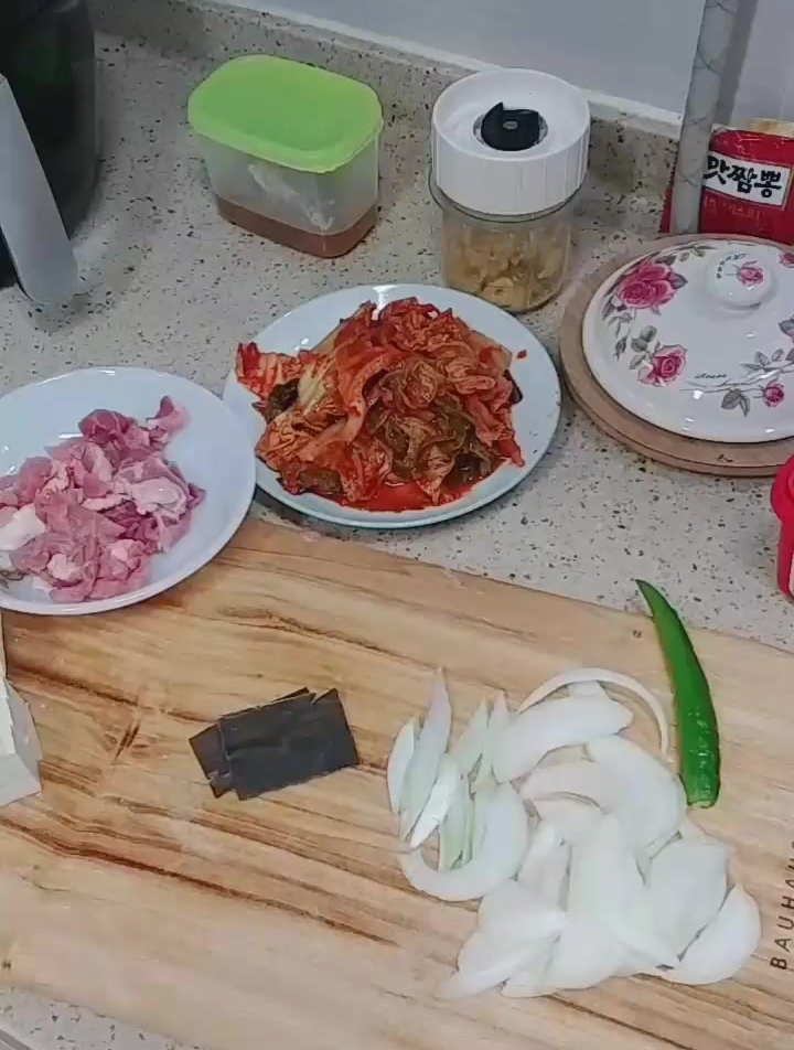 辣白菜汤做法,看不明白的看视频