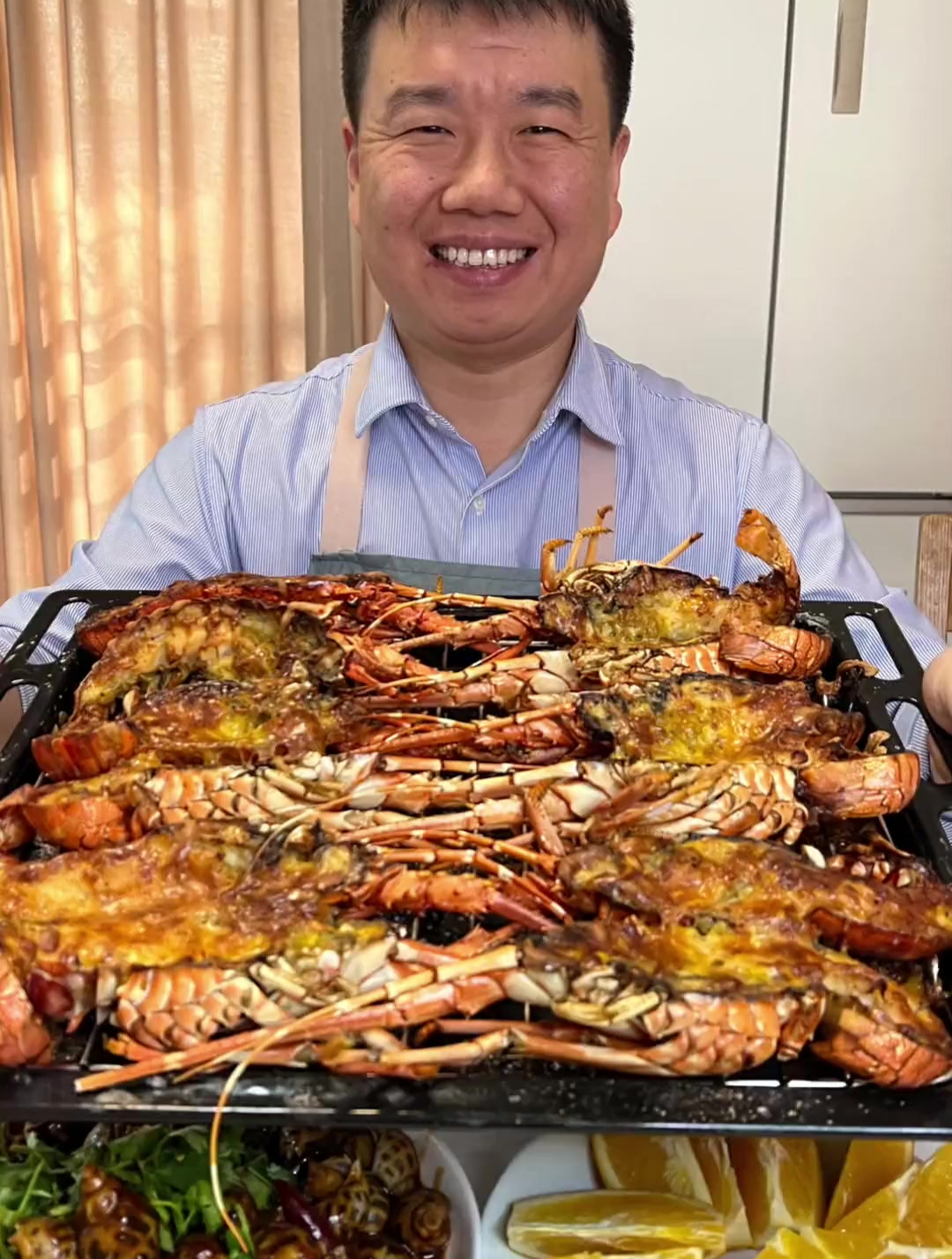 今天跨年夜,老公买了龙虾,做芝士龙虾和酱爆花螺