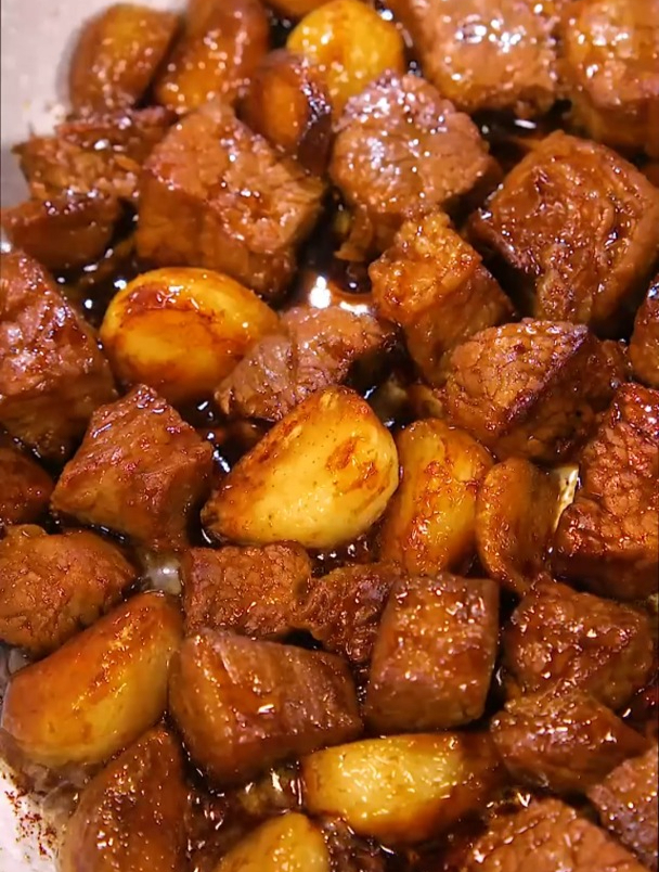 发现牛肉巨好吃的做法,蒜香味十足鲜嫩入味,你一定会爱到不行!