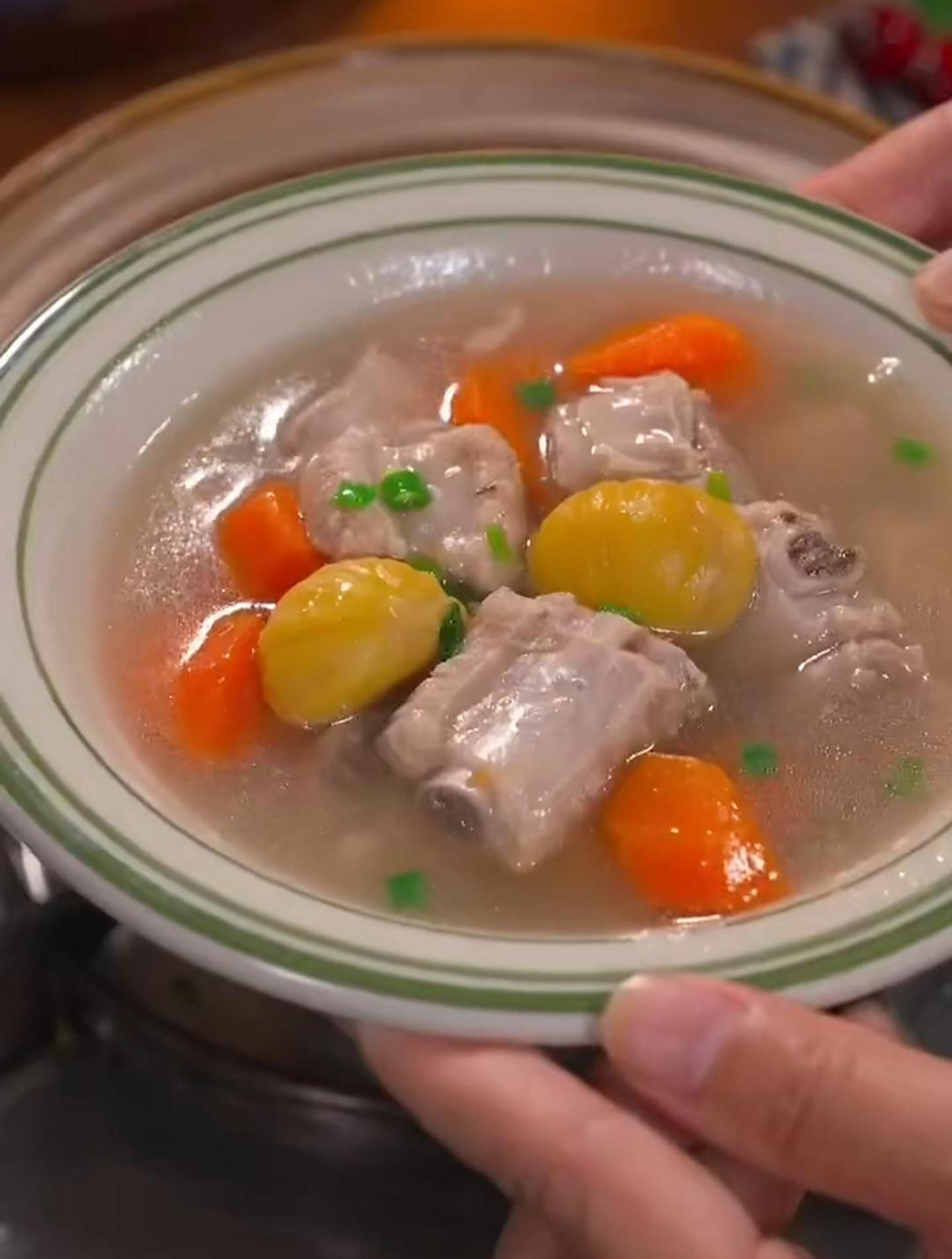 秋天干燥,聪明的妈妈一定要多做这个板栗排骨汤,鲜甜味美又营养