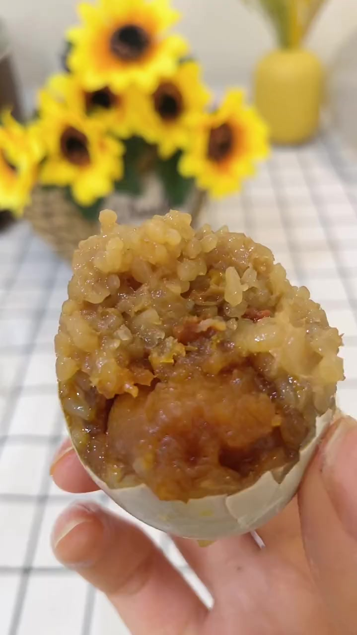 流着澄黄的咸鸭蛋油,吃起来美味又营养
