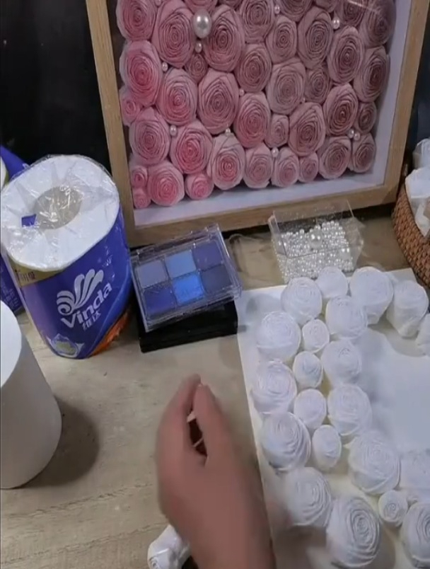 怎么折纸巾玫瑰花