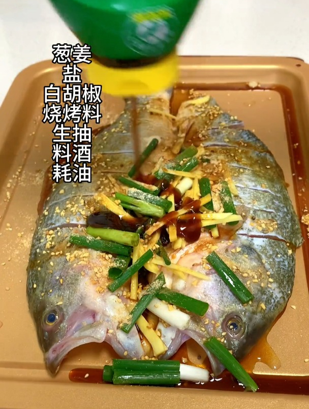 今天做的香辣烤鱼,还有无骨鸡爪,吃完老公主动帮我分担洗碗