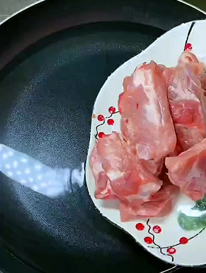 东北名菜 土豆豆角炖排骨 嘎嘎香,嘎嘎好吃