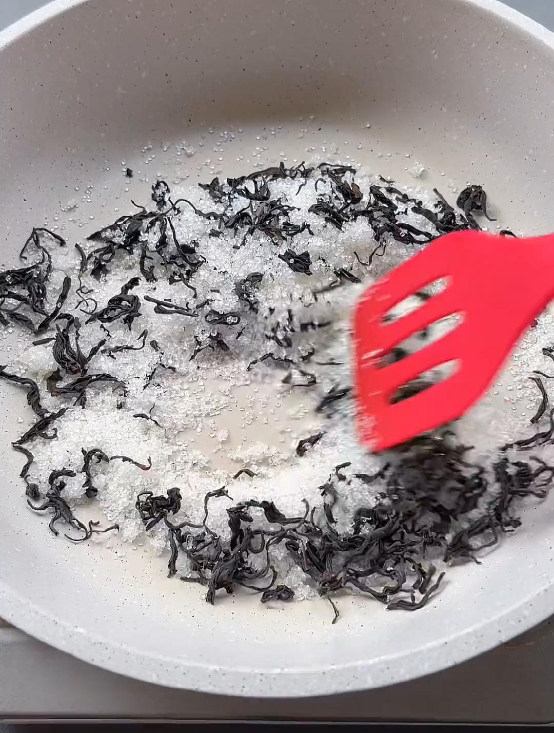 外面的黑糖珍珠奶茶一杯至少要20吧,学会了再也不出去喝了!