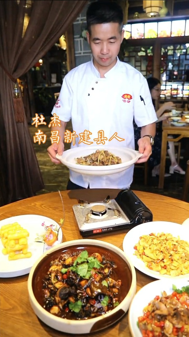 这家赣菜馆多年如一日烧鹅连一滴生水都不放,味道都说好!