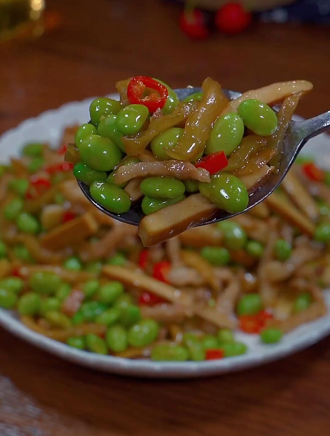没什么下饭菜的时候,你就做这道榨菜炒毛豆,做法简单好吃又下饭