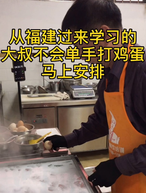 还有多少人不会单手打鸡蛋?赶紧拿出你家的公鸡蛋照视频试试!