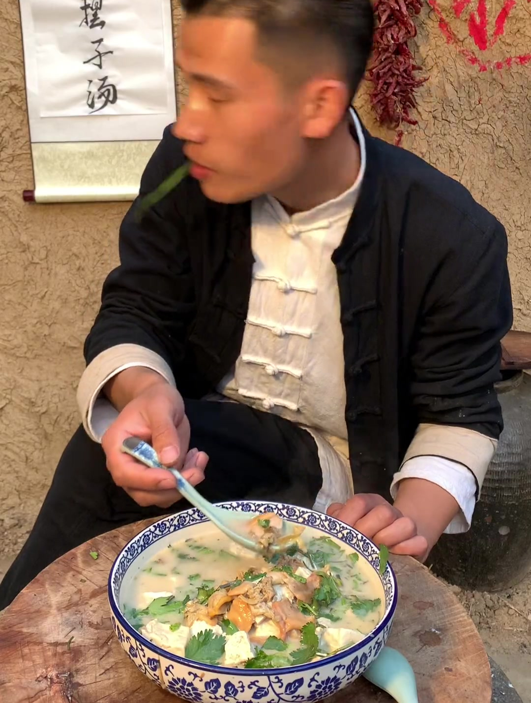 小姨妹摸的河蚌,给她做个河蚌豆腐汤,歪摆子汤