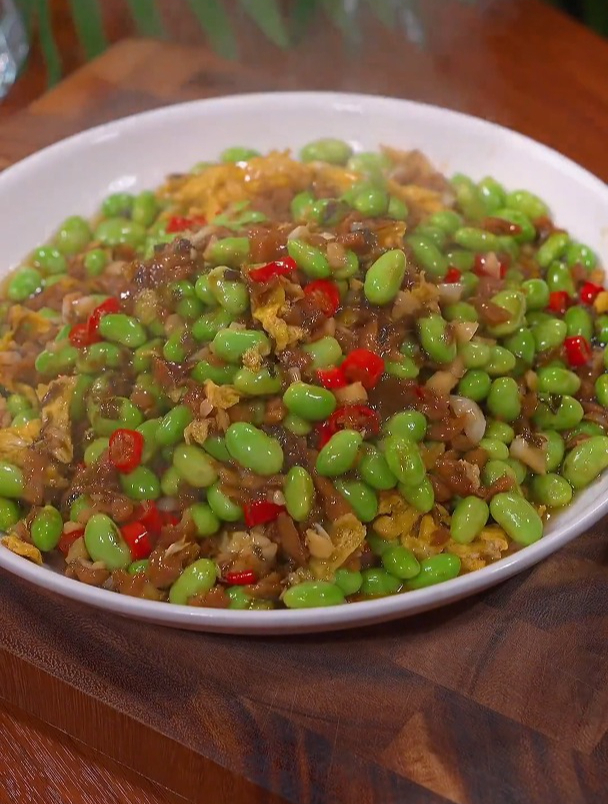这道外婆菜炒毛豆,香辣爽口,好吃又下饭