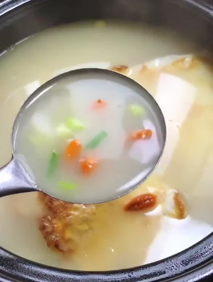 鲫鱼汤舌尖上的美食煲汤唯美食不能辜负