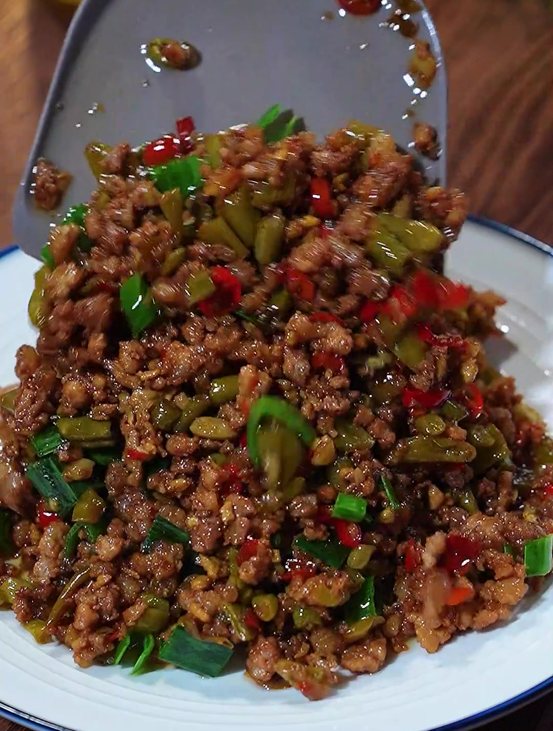 夏季必备的开胃下饭菜 肉沫炒酸豆角 来了!配饭配馒头
