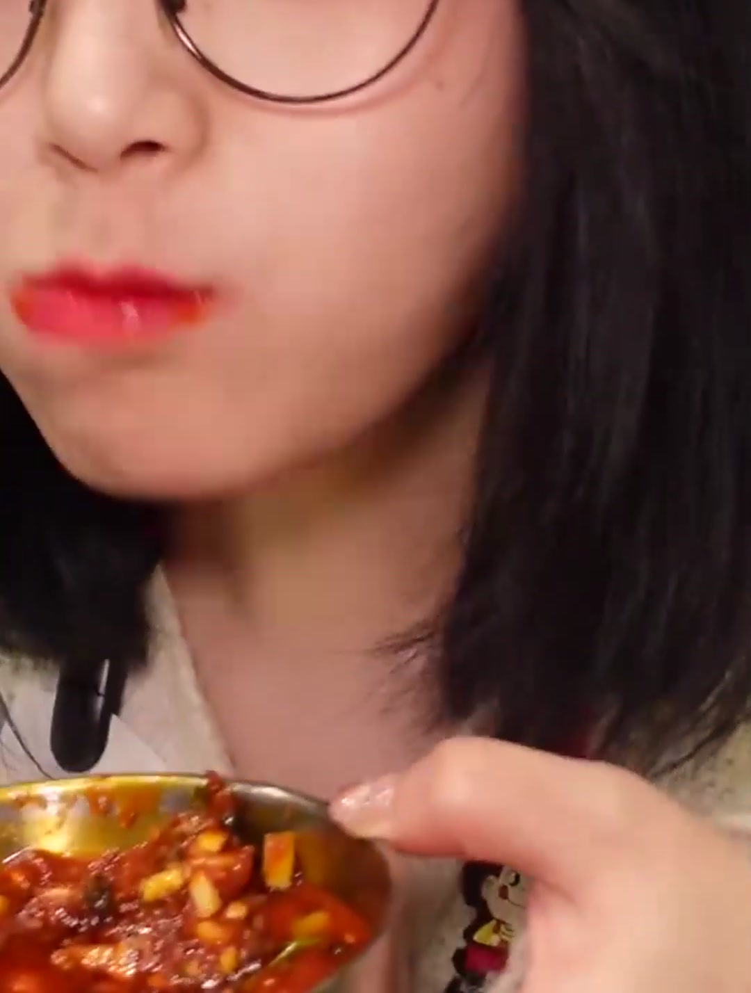 鱼籽豆花黑豆皮花样菜,原汤牛油火辣辣,第一顿火锅就被辣脱妆