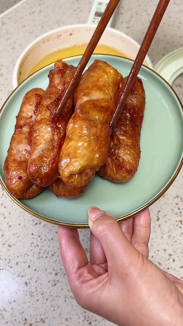 这个爆浆鸡腿卷太太太好吃了!你们一定要试试