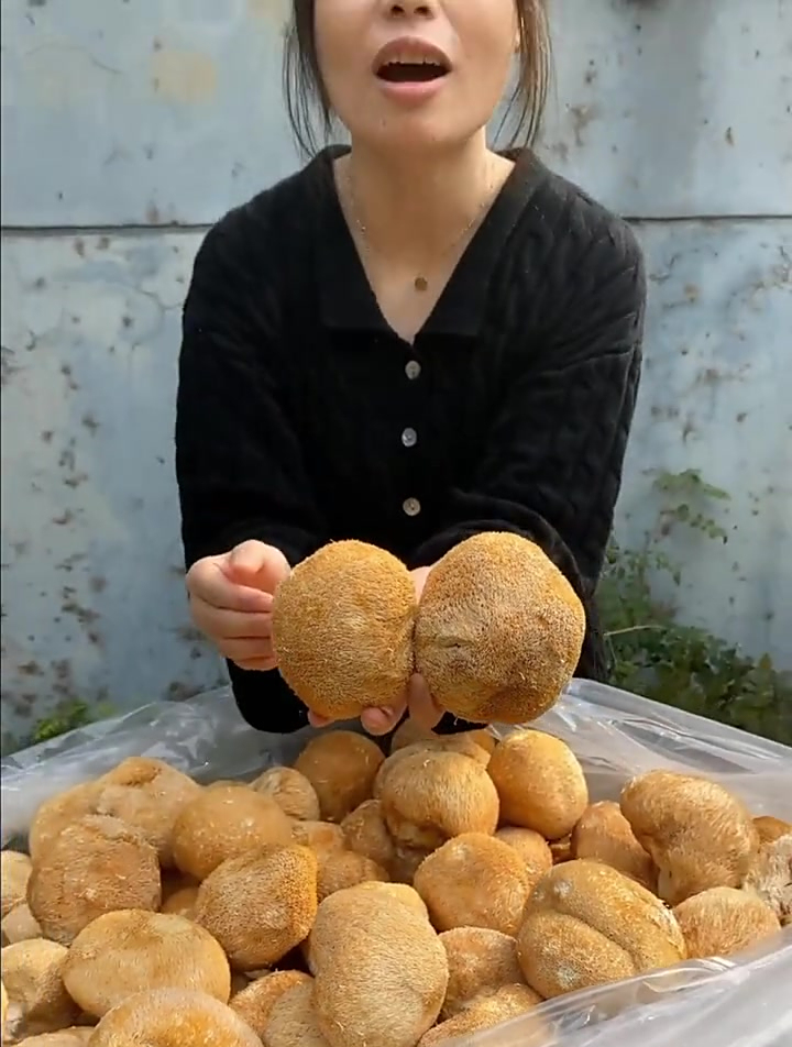 建议你试试 猴头菇,煲汤煮粥炒菜,关键价格还实惠 优质农产品