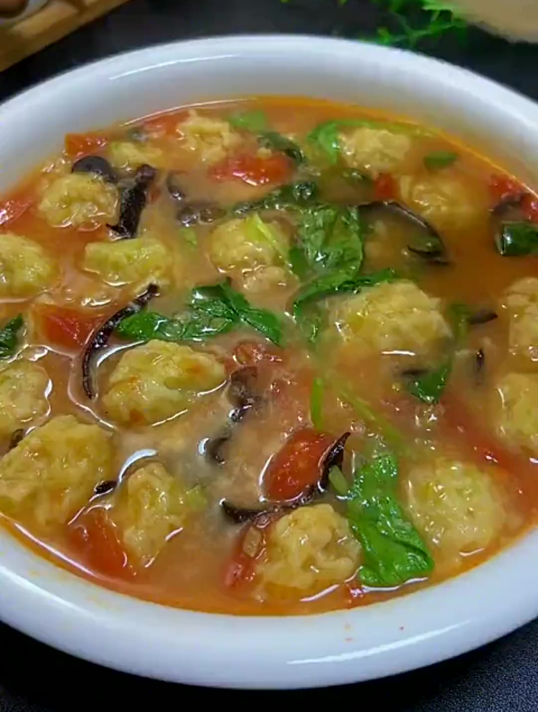 做了一锅萝卜丸子汤,好吃又营养