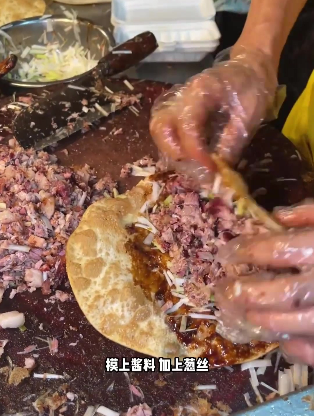 西安这家开了20年的熏肉大饼店,究竟能有多好吃呢?