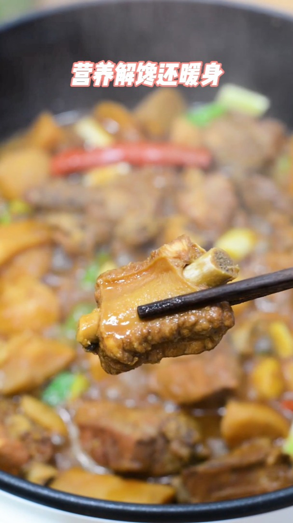 营养好吃的排骨炖芋头,排骨又香又嫩,芋头入味软糯!