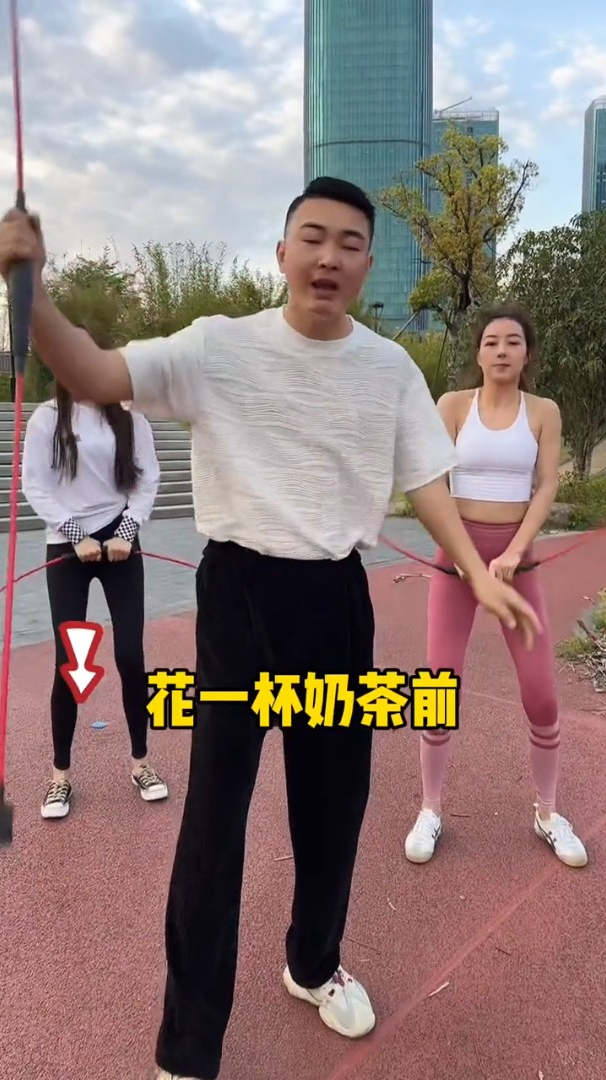 健身腹肌运动好身材练起来居家锻炼飞力士棒肌肉男
