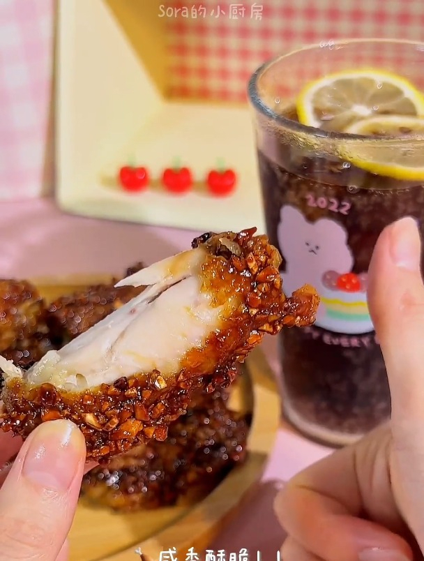 香掉眉毛的蜂蜜黄油琥珀炸鸡翅