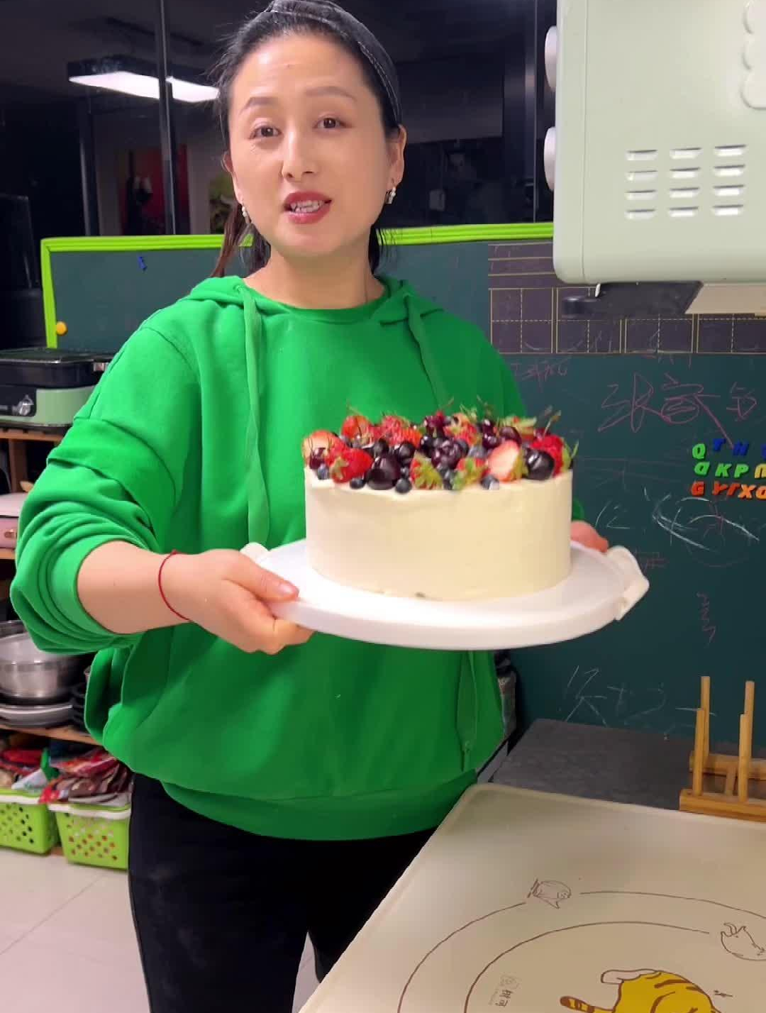 明天是公公生日,他血糖高又爱吃甜食!我连夜给他自制了无糖蛋糕