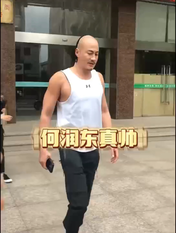 何润东太帅了,这身肌肉适合演古装剧里威猛高大的将军