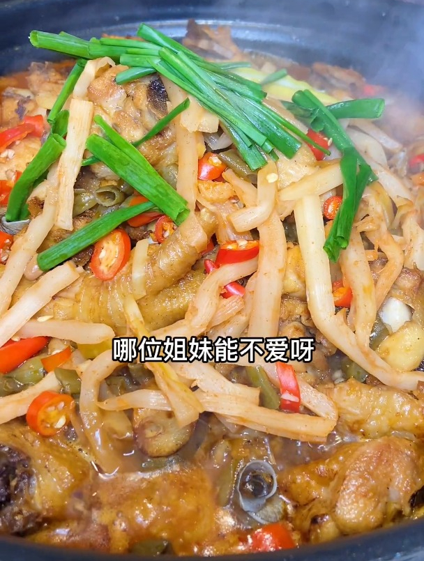 广东速冻天气必备螺丝粉鸡煲!