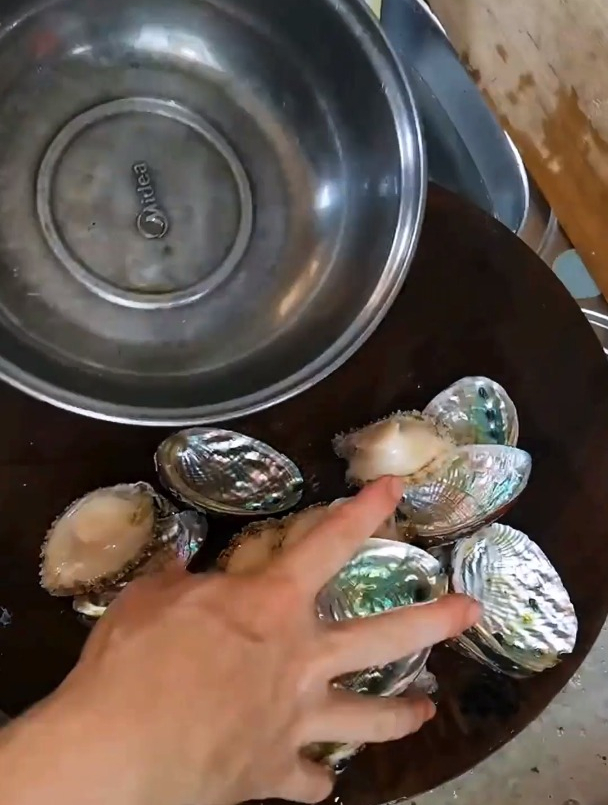 香辣鲍鱼,一口接一口吃的太香了