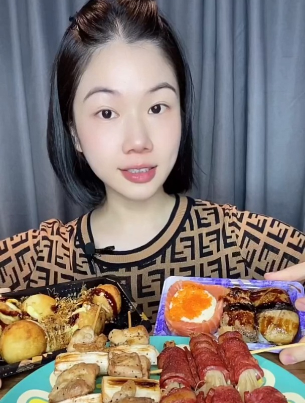 鱼籽寿司、串串、章鱼小丸子~ 可太好吃了,你们喜欢吃哪一种呢!