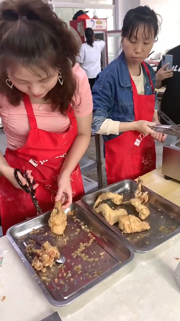 同安香骨鸡腿油炸过程,鸡腿要炸几遍,看似简单,细节很重要