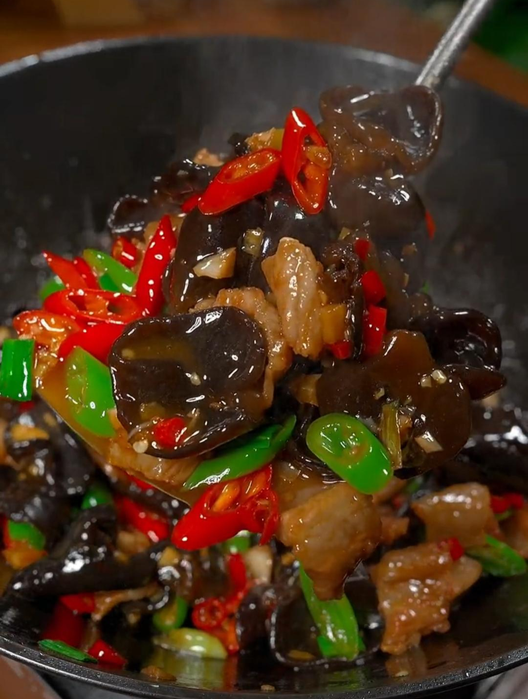 这样做的木耳炒肉 又香又下饭