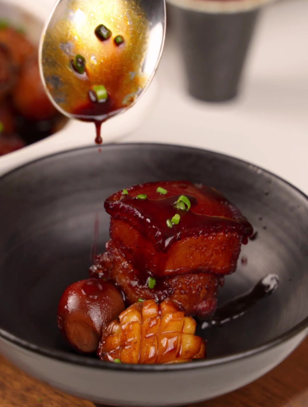 年夜饭餐桌|「鲍鱼红烧肉」真正的硬菜 汤汁入味 肉质软糯